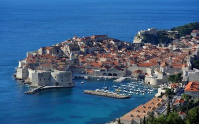 Wizz Air introduce zboruri spre Dubrovnik din București, dar anulează curse de la Sibiu Compania aeriană Wizz Air își extinde operațiunile în România, lansând o nouă rută directă din București către Dubrovnik, Croația