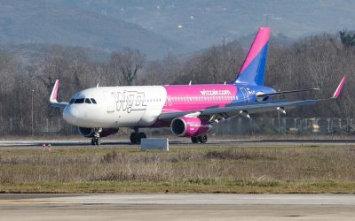 Wizzair schimbă regulile: mesaje permise în timpul zborului