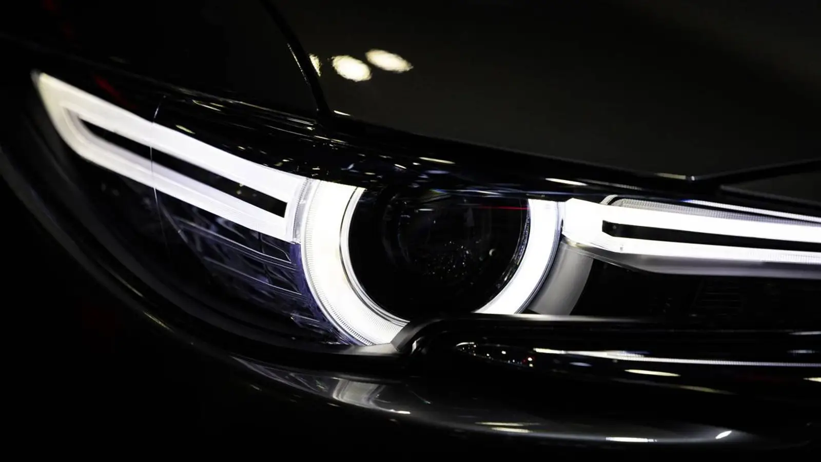 Stellantis a demarat o campanie majoră de rechemare în Spania, afectând peste 40.000 de vehicule echipate cu motoare pe benzină mild-hybrid de 1,2 litri, din cauza unui defect de proiectare care poate duce la incendii