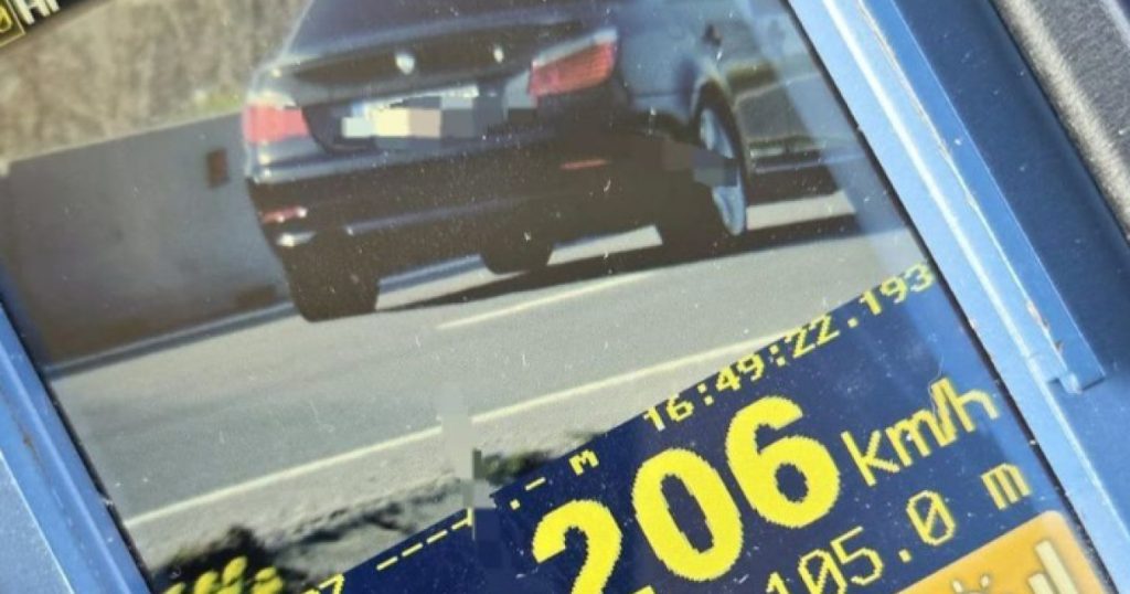 Șofer, record de viteză pe DN: Circula cu 206 km/h. Poliția trage semnalul de alarmă!