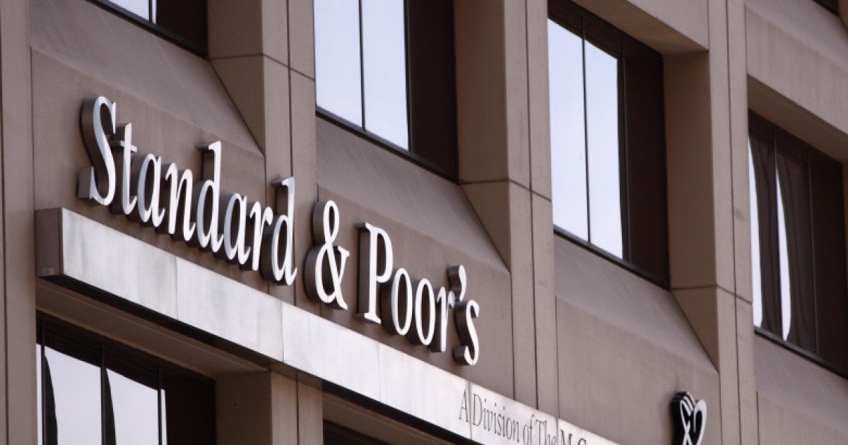 S&P Global Ratings a confirmat, vineri, ratingurile de credit suveran ale României la nivelul “BBB-/A-3”, dar a păstrat perspectiva negativă pentru economia țării, semnalând provocări semnificative în contextul actual