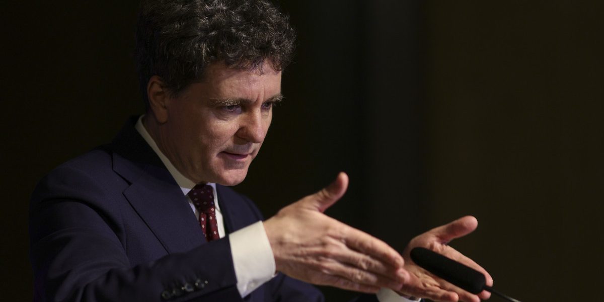 Nicușor Dan avertizează: România e mai bine pregătită pentru raționalizarea combustibilului