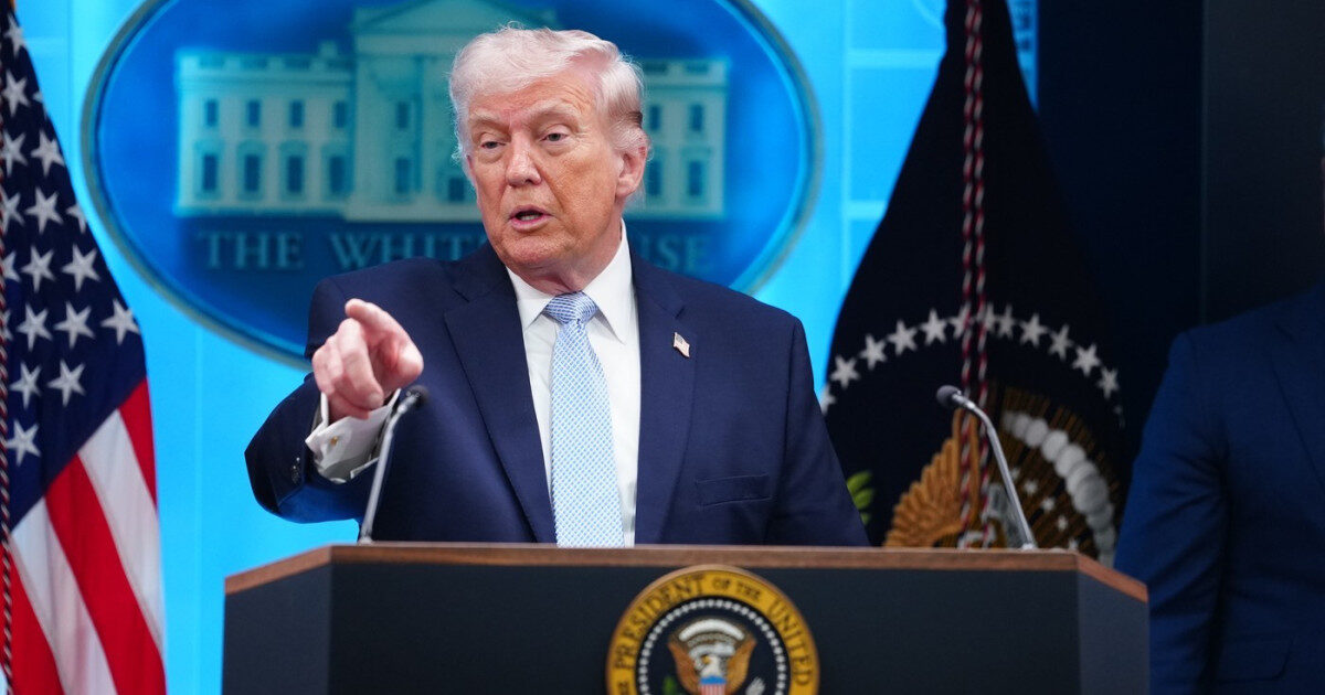 Apărare fermă pentru DONALD Trump: Cine-i ia apărarea fostului lider