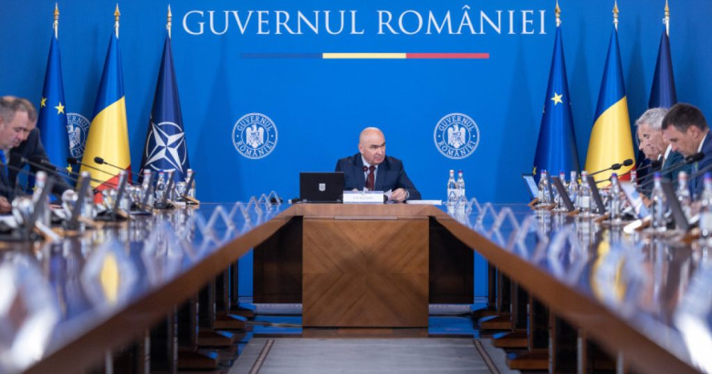 Premierul Ilie Bolojan avertizează asupra riscului unei crize politice iminente în interiorul coaliției de guvernare, pe fondul tensiunilor crescute și al discuțiilor aprinse dintre partidele aflate la guvernare, în special între PNL și PSD