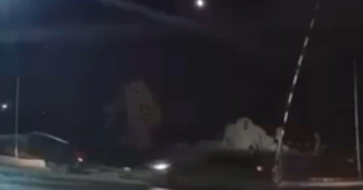 Un suporter Dinamo, victima unui atac violent în Capitală Un incident grav a avut loc în București, unde un suporter al echipei Dinamo a fost victima unui atac violent, ce a culminat cu un accident rutier