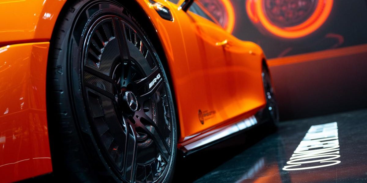 Mercedes AMG GT, fără plată la benzinărie: România, țara „hoților de combustibil”