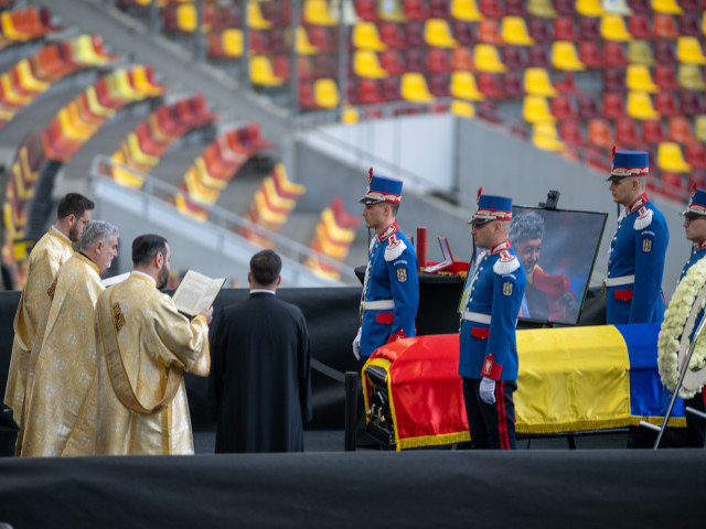 A îngenuncheat: Donald Trump, gest emoționant la sicriul lui Mircea Lucescu