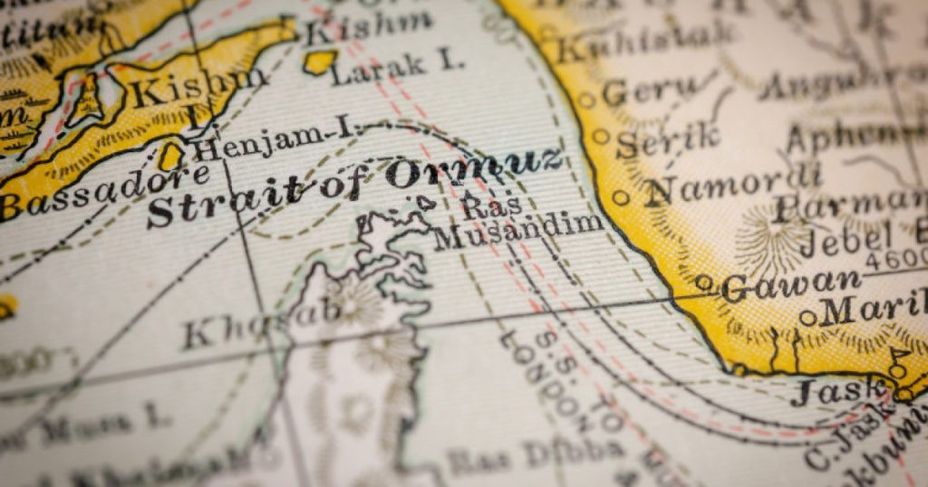 Băsescu, despre blocada din Ormuz: „Greșeala lui Trump va tensiona relațiile SUA”