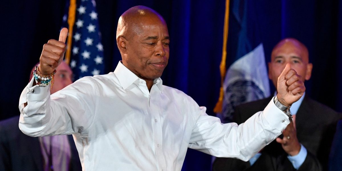 Adams, fost primar NYC, cetățean albanez. Ce face după retragerea din politică?