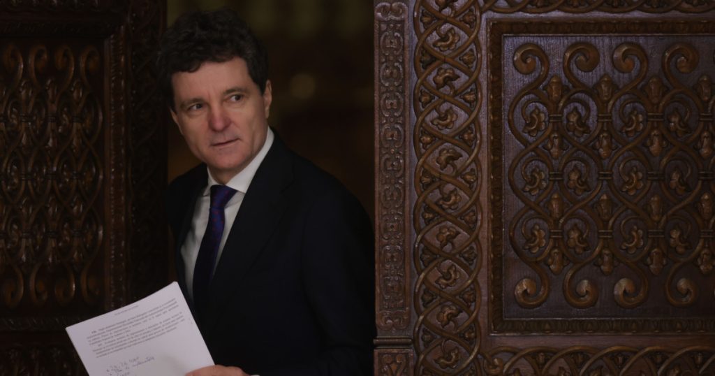 Nicușor Dan, atac la CCR: Legea guvernanței corporative, contestată
