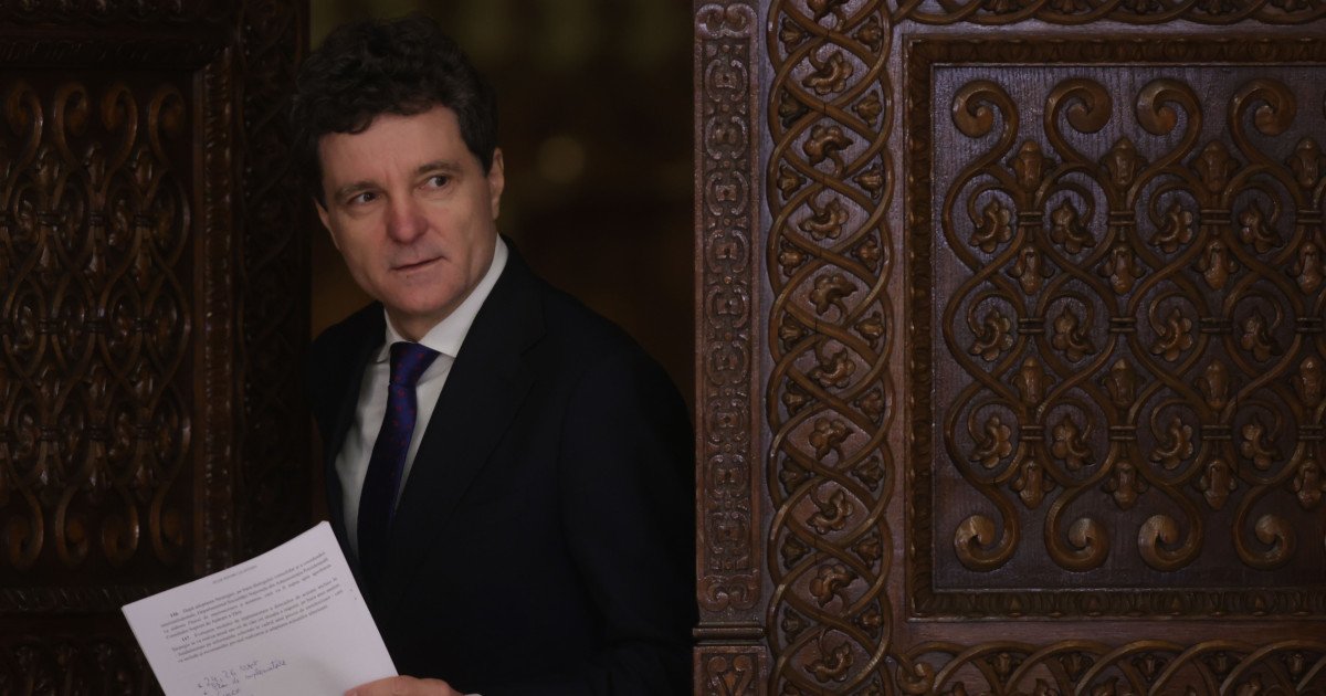 Nicușor Dan, atac la CCR: Legea guvernanței corporative, contestată