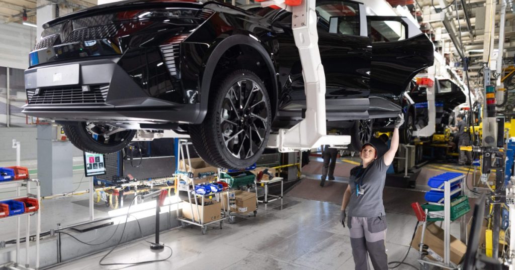 Renault dă afară masiv: Până la 20% din ingineri, concediați în 2 ani