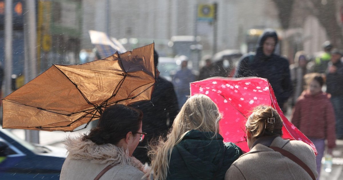 După zile extrem de calde, cu temperaturi care au ajuns până la 25 de grade în sudul țării, vremea va suferi o schimbare bruscă, anunță meteorologii