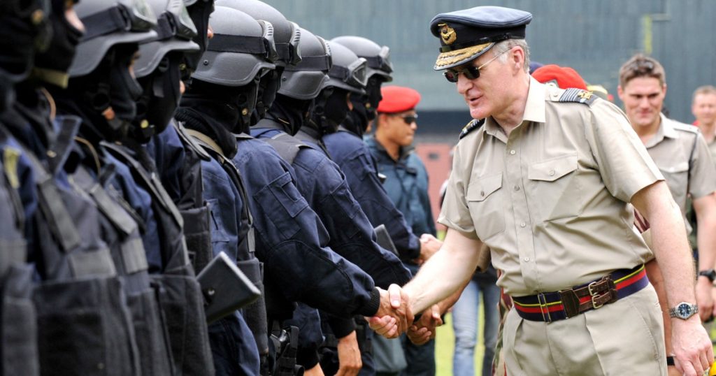 Fost șef al armatei britanice: UK, „extrem de vulnerabil” după 10 ani de neglijare