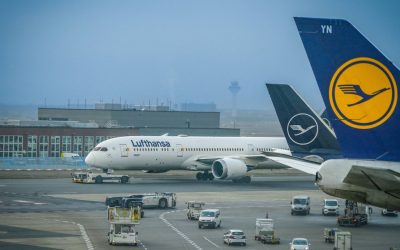 Lufthansa, lovită de scumpiri: 20.000 de zboruri anulate. Unde se taie?