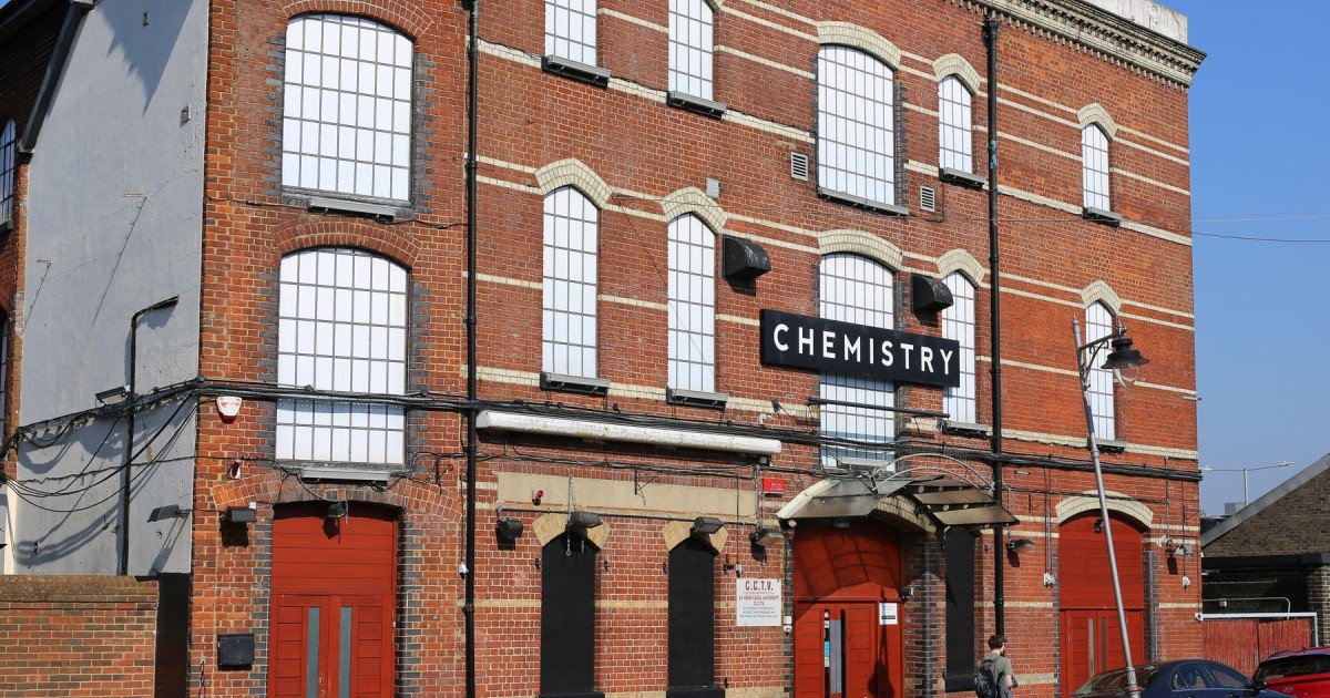 Doi oameni au murit și cel puțin alte câteva cazuri de meningită au fost raportate în ultimele săptămâni în Regatul Unit, toate fiind legate de un club de noapte din Kent