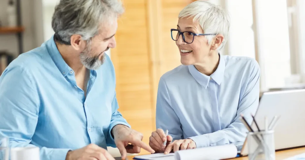 BANI pentru PENSIONARI: Guvernul împarte 2 MILIARDE € pentru pensii!