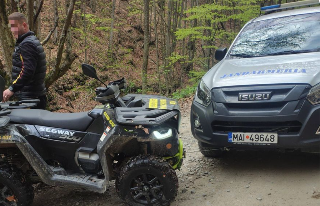 Tineri de 20 de ani, accident GRAV cu ATV-ul în Vâlcea: au căzut de la 8 metri