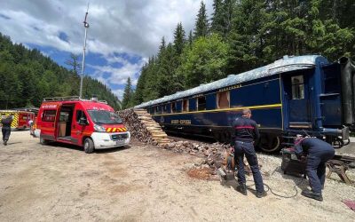 Ciocnire între tren de mare viteză și camion al armatei în Franța, un mort și 27 de răniți