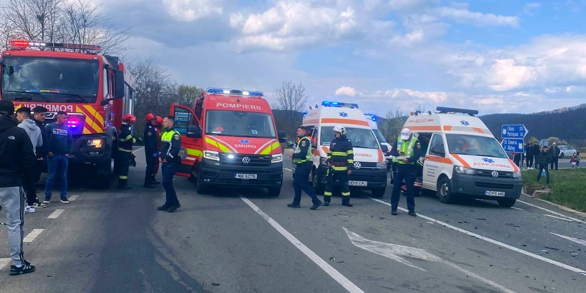 Accident tragic în Hunedoara: un mort și patru tineri răniți