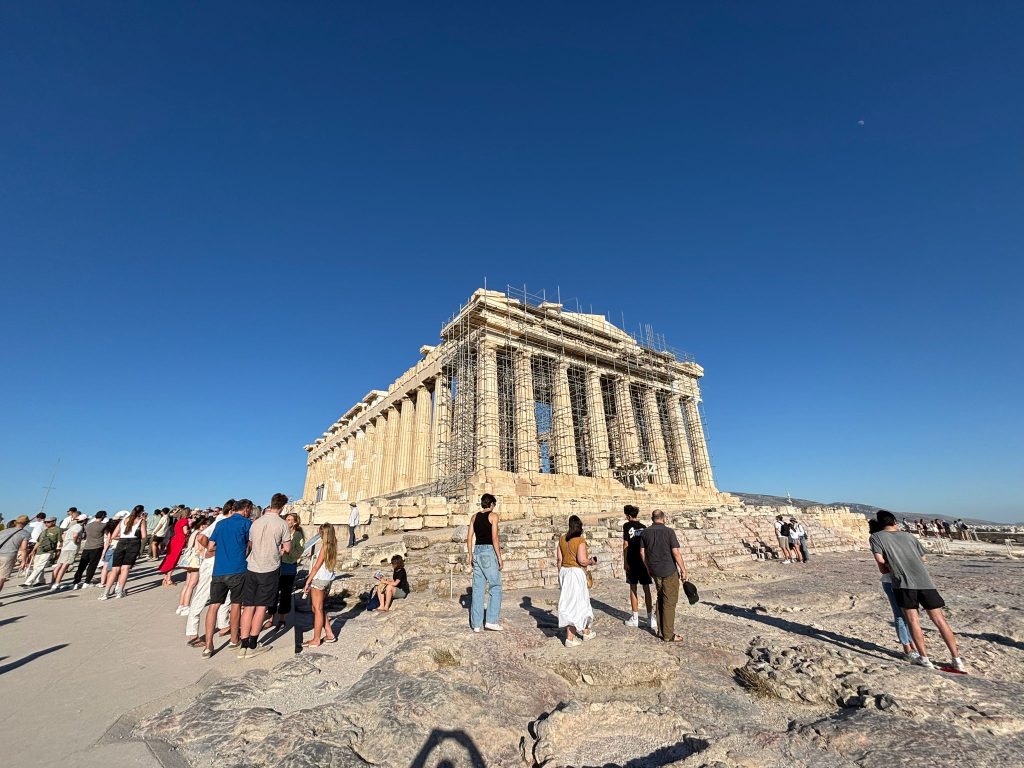 Grecia, măsuri DRASTICE pentru femei: Amenzi de 3.000 de euro!