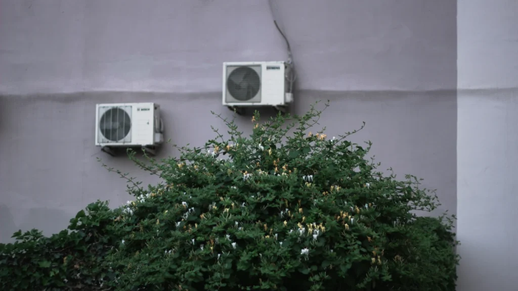 Aer condiționat la bloc: Cei care încalcă legea pot fi dați în judecată