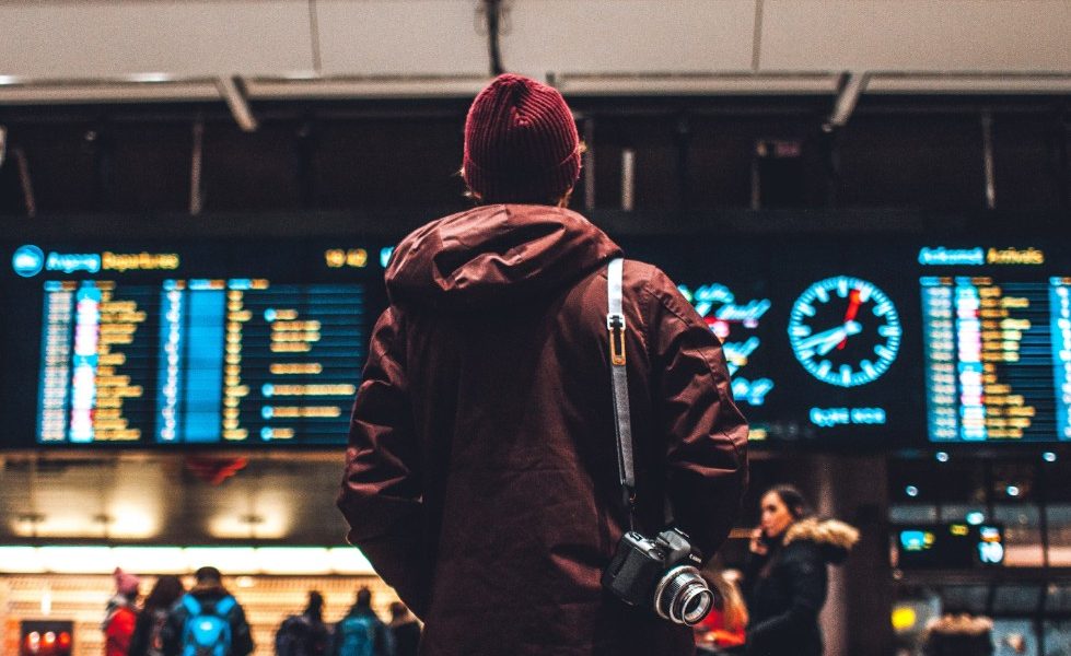 Mai mult timp la coadă la avion: UE, cu pașapoarte noi pentru extracomunitari