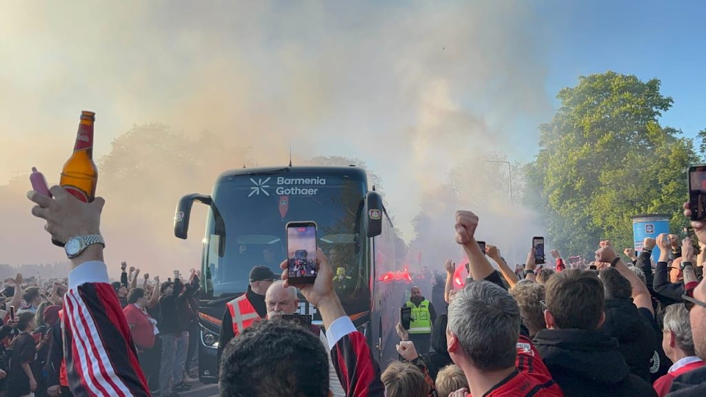 Pyro-spectacol incendiar pentru vedetele Leverkusen înaintea duelului cu Bayern