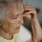 Pensionari, fără bani: Ajutoarele sociale, în pericol. Frica de sărăcie în România