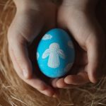 Ajutoare de Paște: Pachete pentru românii săraci, împărțite prin Biserică