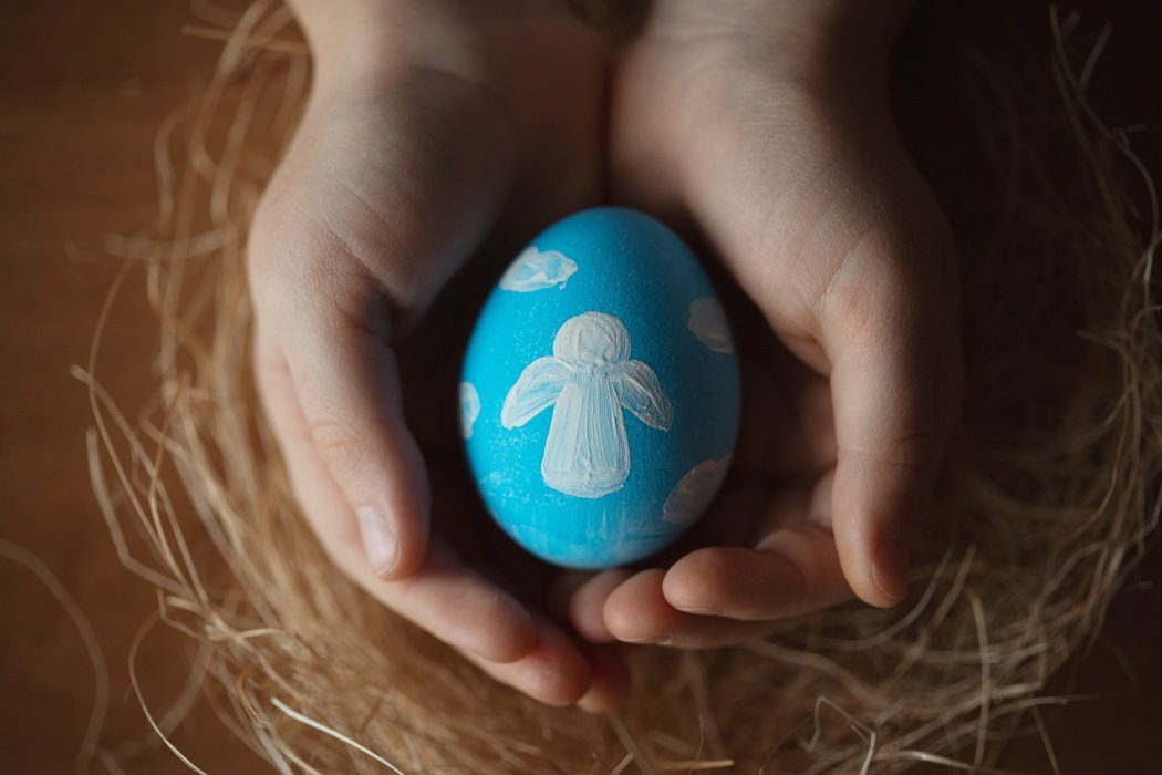 Ajutoare de Paște: Pachete pentru românii săraci, împărțite prin Biserică