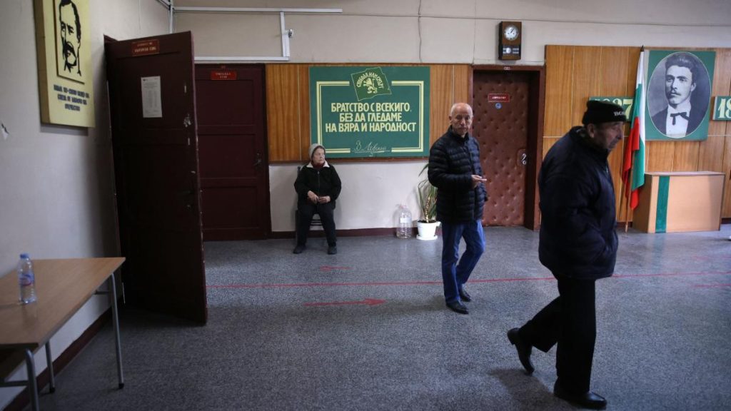 Bulgaria, haos la vot: Șefi absenți, incidente tehnice. Radev, modelul Viktor Orban