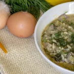 O masă pascală șocantă: Supă din organe și plăcinta „pizza” în lume