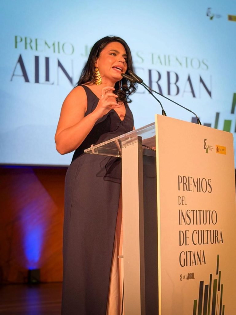 ALINA ȘERBAN, actrița română, premiată la Madrid pentru cultura romă