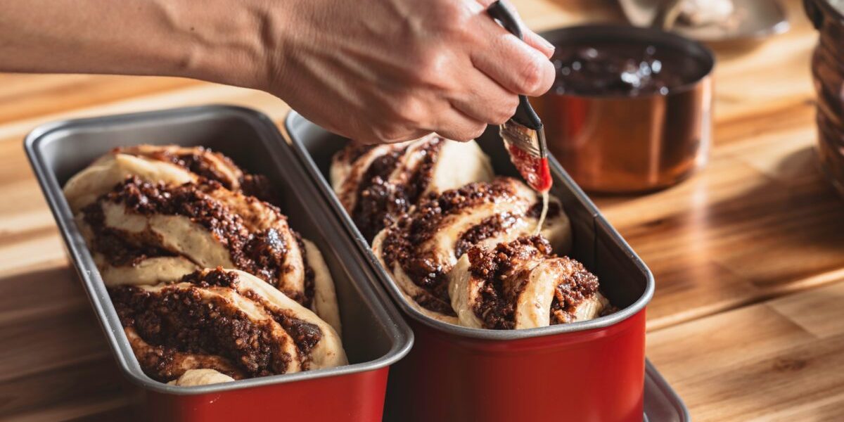 Cozonac ca la bunica: Rețetă cu aluat opărit, pufos și rezistent!