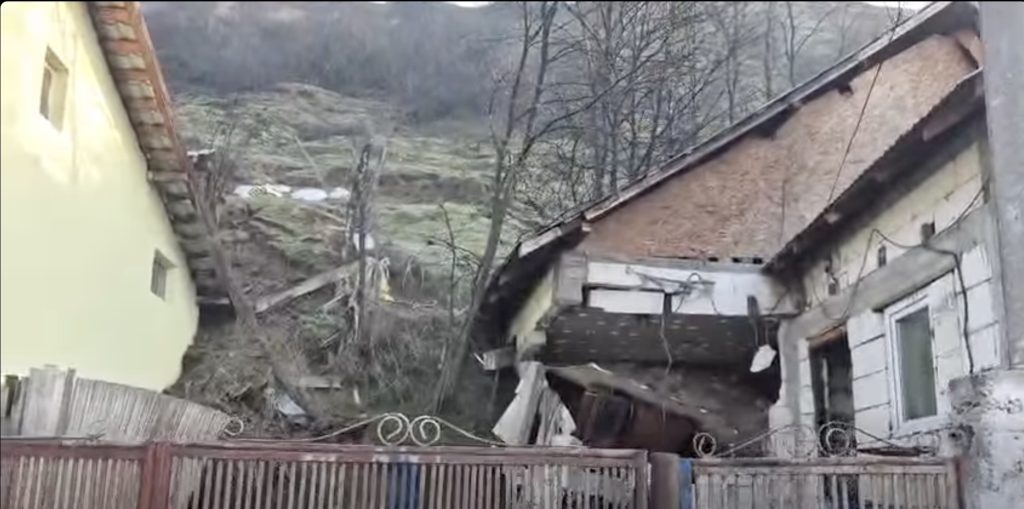 Slatina: Familii evacuate primesc terenuri cu plata în rate, timp de 10 ani