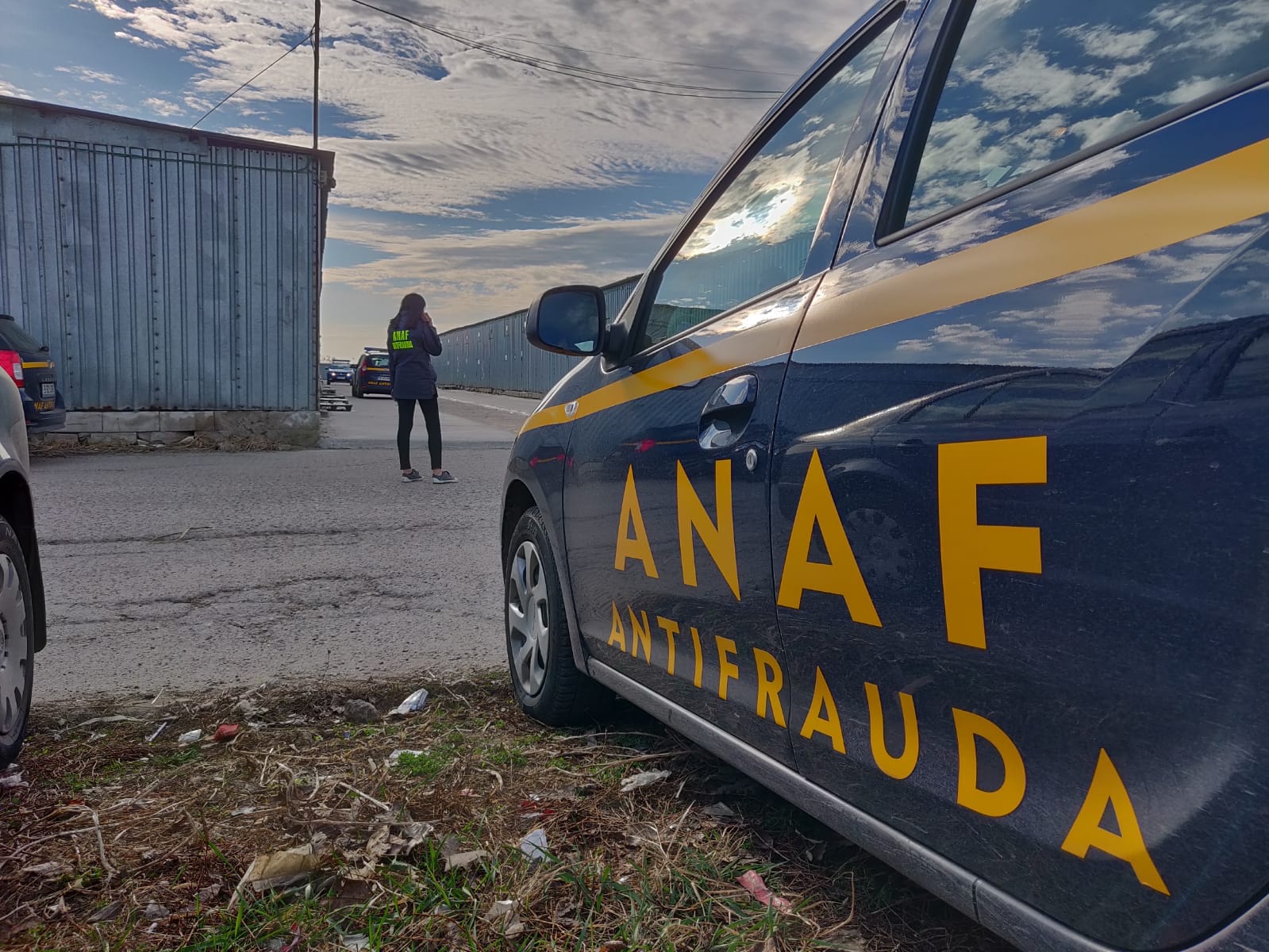 Patru firme din Ilfov, amendate cu 100.000 de lei pentru nereguli la importul de legume și fructe Patru companii din județul ILFOV, care se ocupă cu depozitarea și comercializarea de legume și fructe importate, au fost amendate cu o sumă totală de 100.000 de lei (aproximativ 20.000 de euro)