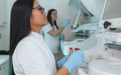 Analiză obligatorie pentru românii născuți înainte de 1975: Risc major de boală fatală