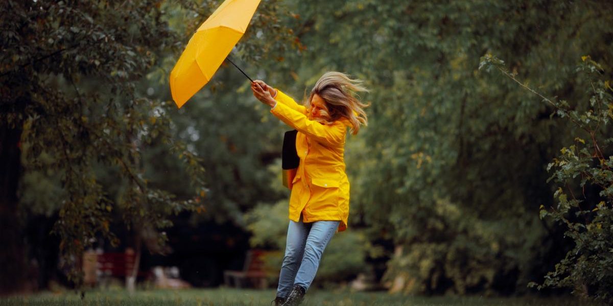 Alertă ANM: Cod galben de vânt puternic, rafale de 90 km/h în România