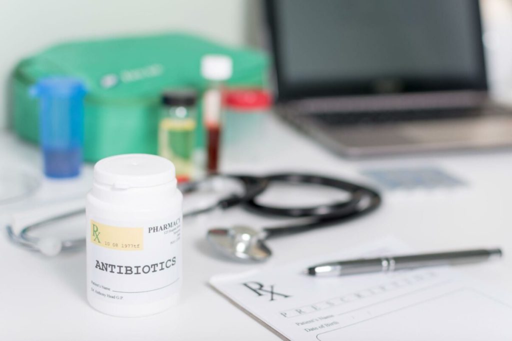 Antibioticele, capcane ascunse: Pot agrava inflamația în corp