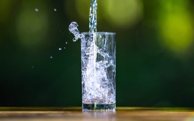 Apa, inamicul ascuns: Poți face hipertensiune de la un simplu pahar?