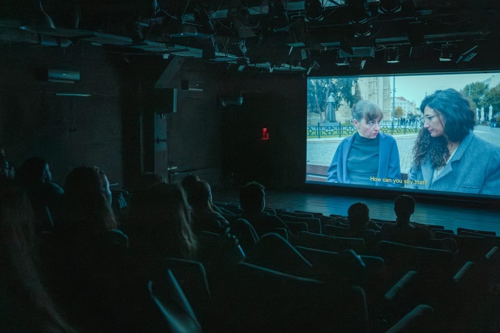 O selecție a celor mai apreciate filme românești revine pe marile ecrane în aprilie, cu ocazia unui maraton cinematografic ce celebrează două decenii de cinematografie autohtonă