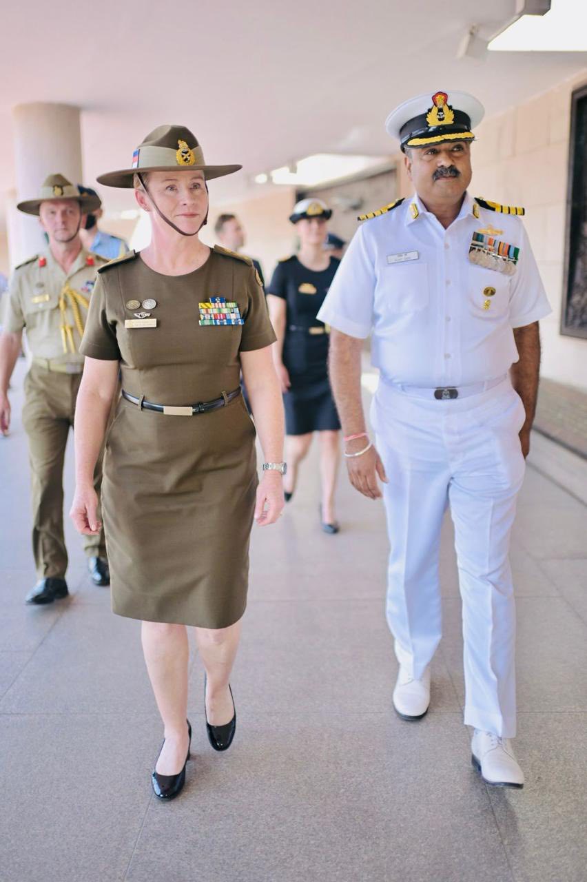 Armata de temut, condusă de o femeie. Premieră mondială!