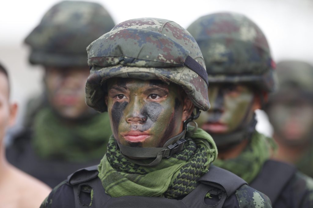 Bărbații din THAILANDA aleg uniforma: De ce se înrolează voluntar