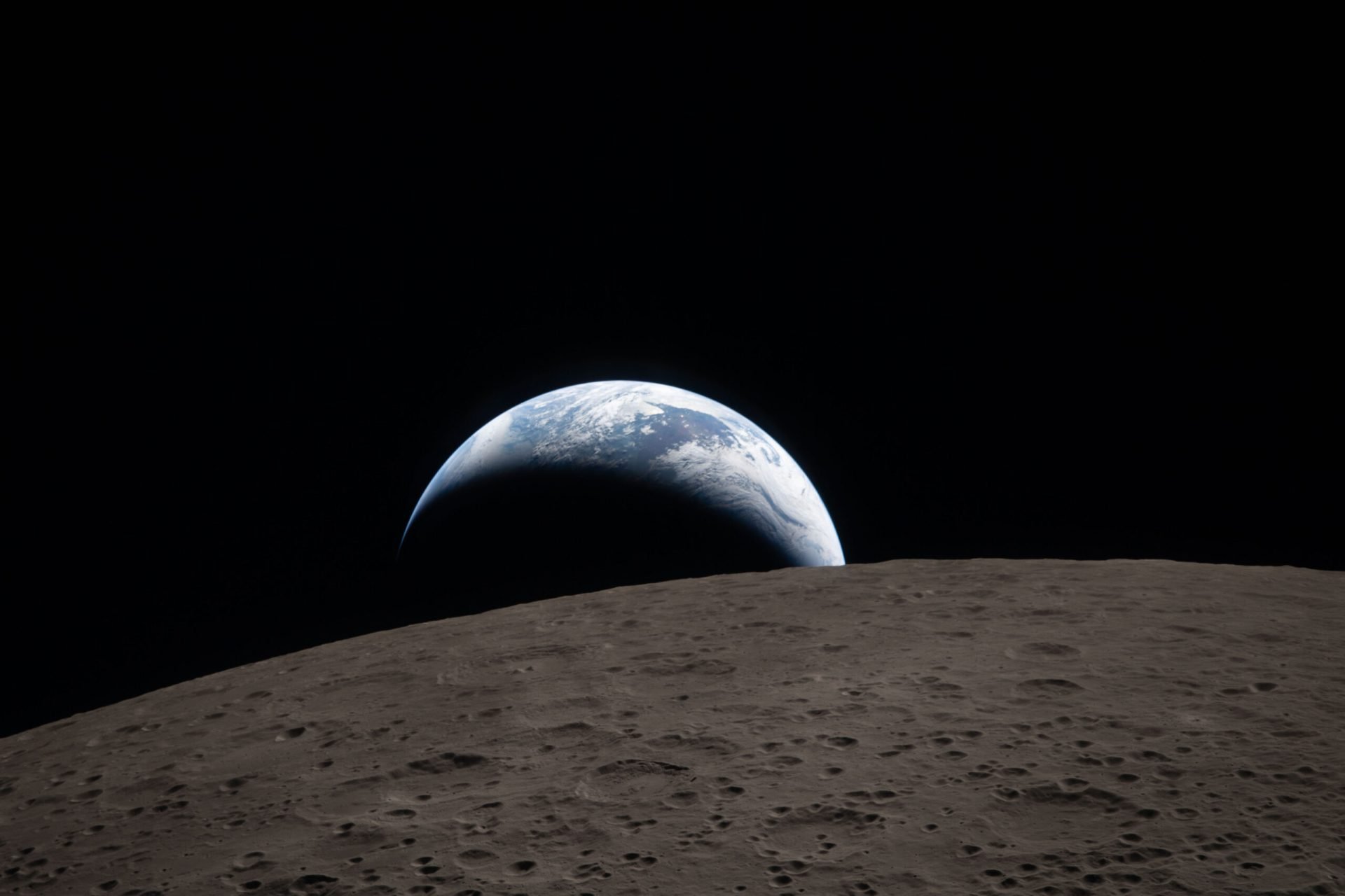 Japonia, vis cosmic: Energie solară de pe Lună pentru Terra
