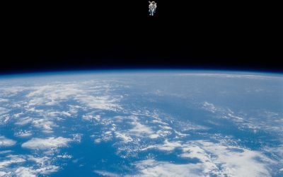 NASA, manevră EXTREMĂ în 1984: Astronautul a zburat liber pentru un satelit