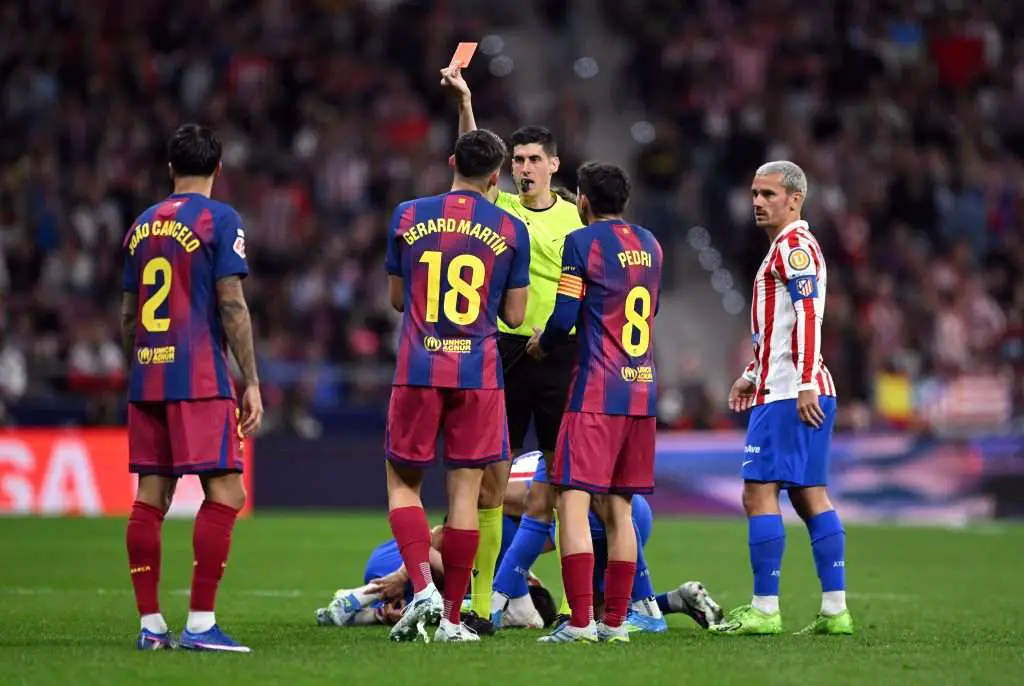 Suporterii lui REAL MADRID au reacționat dur după evoluția arbitrajului din partida dintre Atlético Madrid și FC Barcelona, considerând că deciziile arbitrilor din La Liga sunt influențate de factori care afectează corectitudinea jocului