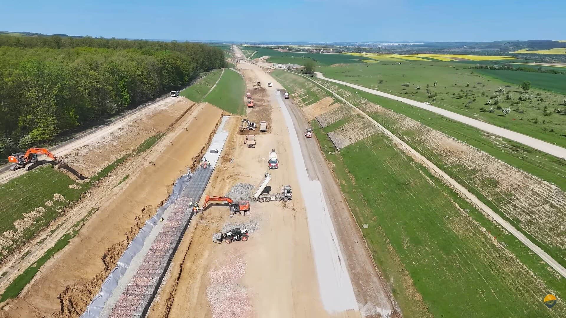 Constructor desemnat pentru Tronsonul 2 al autostrăzii A8 Târgu Frumos – Leţcani O asociere formată din firme din România și Bulgaria a fost câștigătoarea licitației pentru construcția tronsonului 2 al autostrăzii A8, între Târgu Frumos și Leţcani