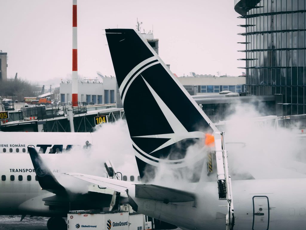 UE pregătește măsuri pentru combustibilul avioanelor: Războiul din Orientul Mijlociu amenință