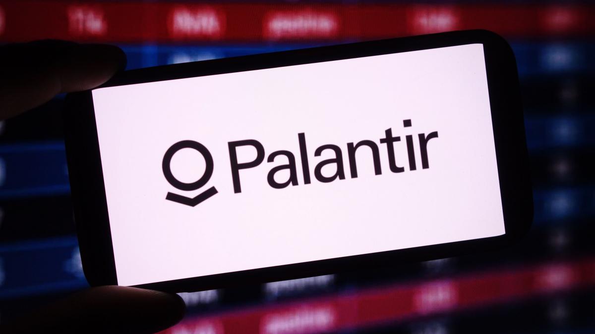 Bani EU pentru Palantir: 100+ bănci și fonduri cresc investițiile în tech-ul controversat